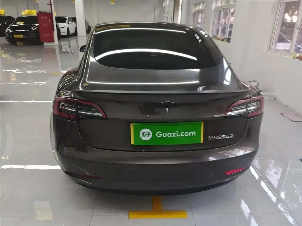Tesla Model 3 — фото 3