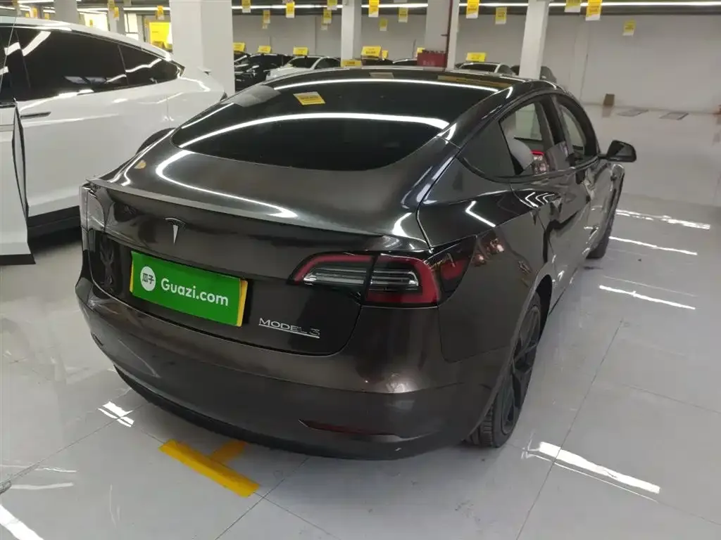 Tesla Model 3 — фото 10