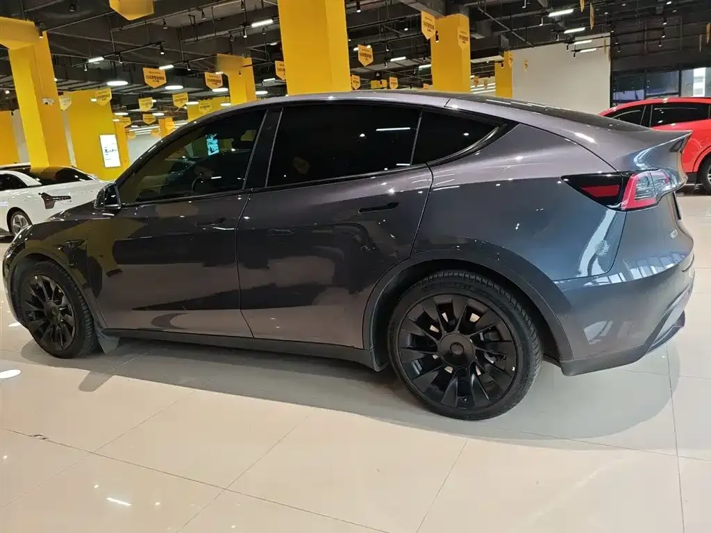 Tesla Model Y — фото 6