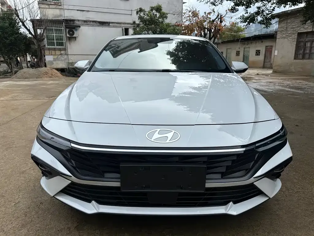 Hyundai Elantra — фото 7