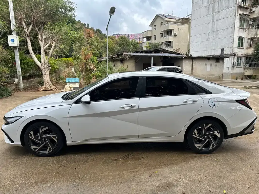 Hyundai Elantra — фото 6