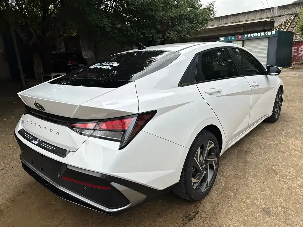 Hyundai Elantra — фото 9