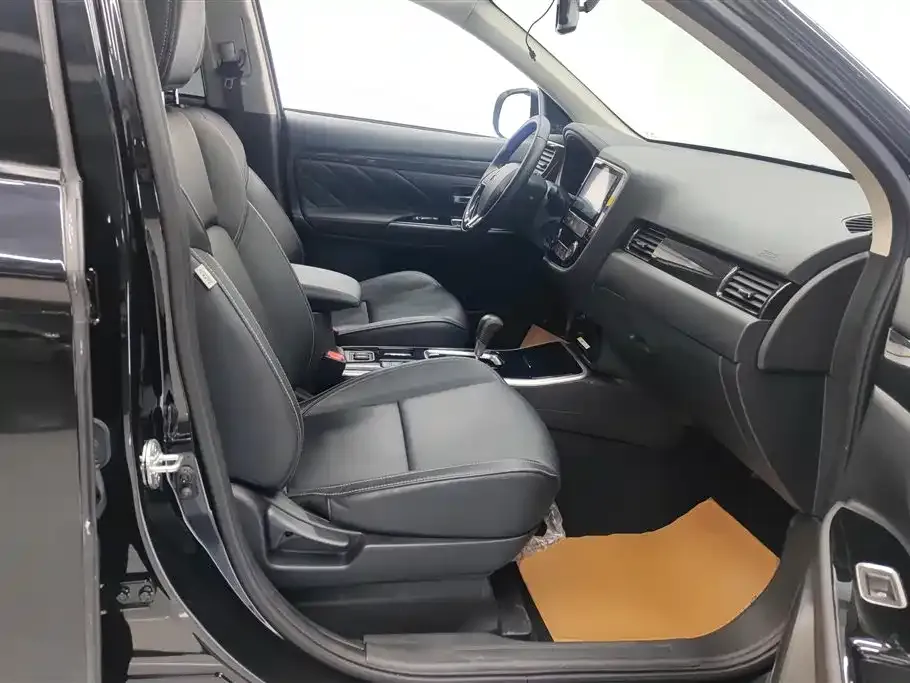 Mitsubishi Outlander 2021 из CN, фото 7