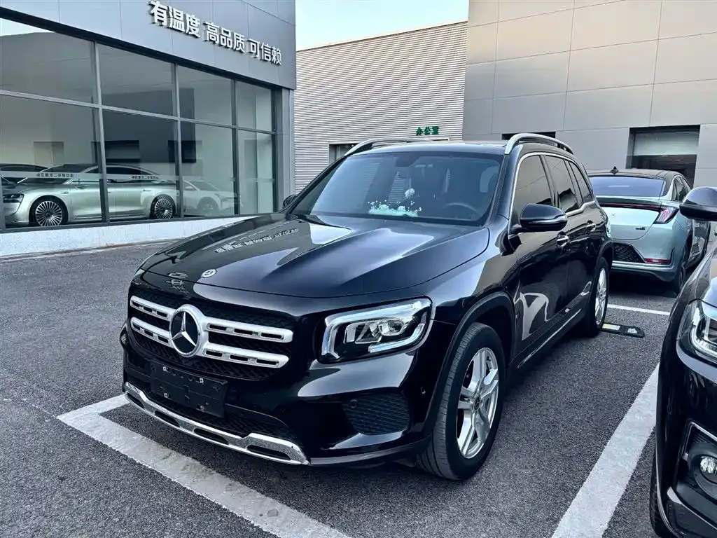 Mercedes-Benz GLB — фото 1