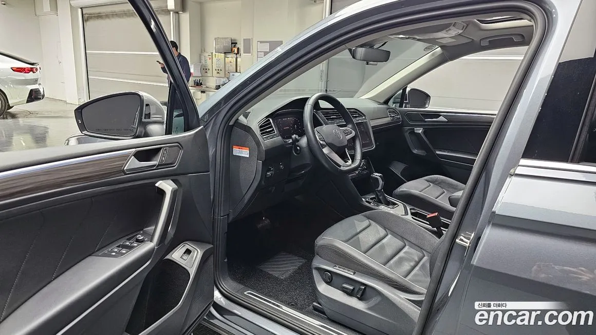 Volkswagen Tiguan — фото 10