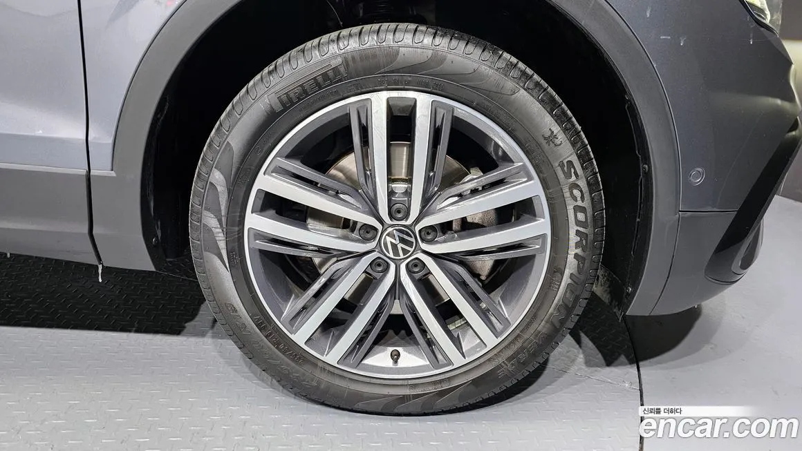 Volkswagen Tiguan — фото 5