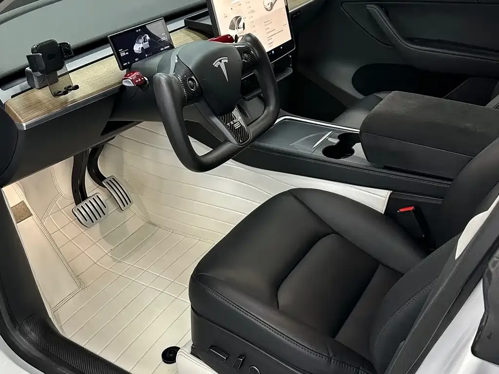 Tesla Model Y — фото 4
