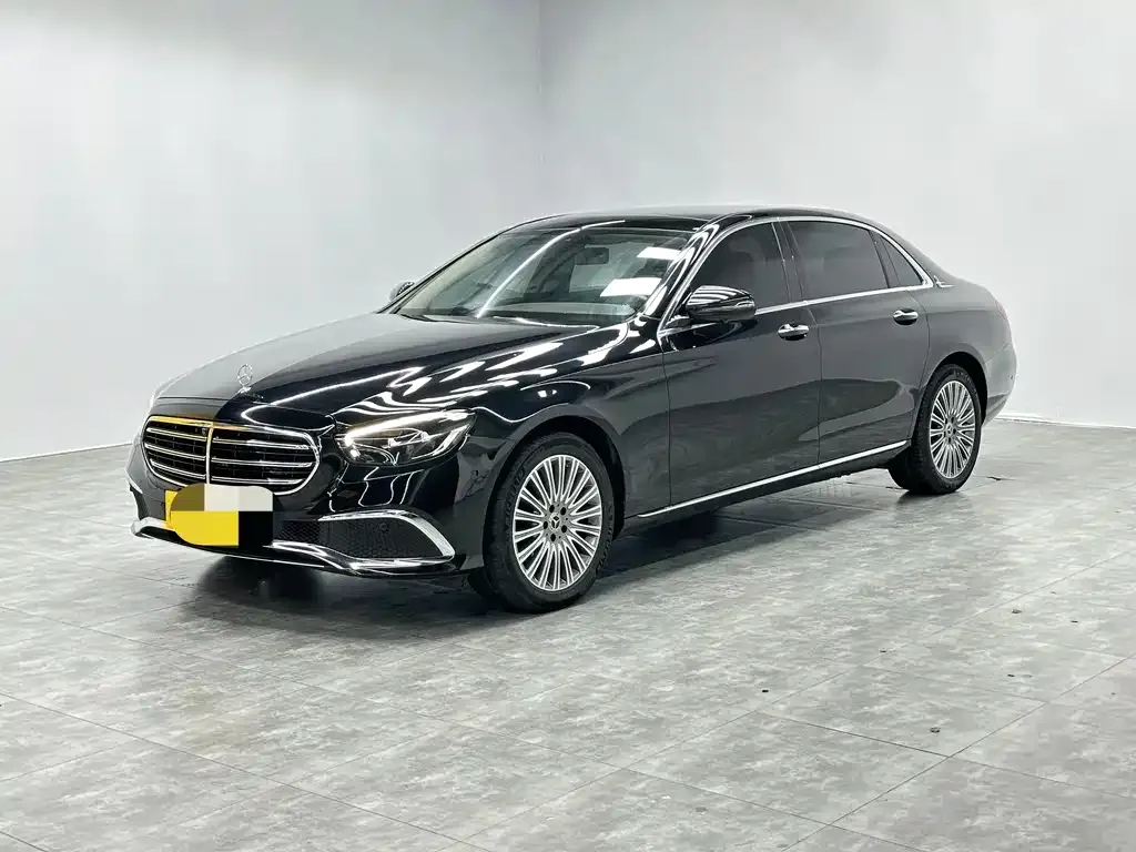 Mercedes-Benz E-Class — фото 1