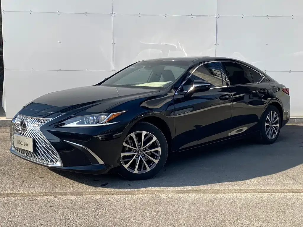Lexus ES — фото 1