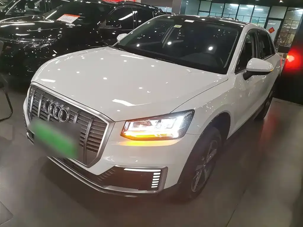 Audi Q2L e-tron