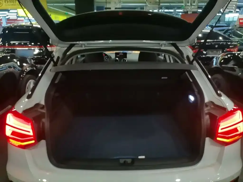 Audi Q2L e-tron 2021 из CN, фото 5