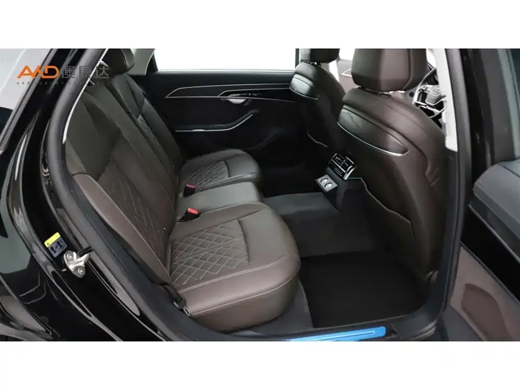 Audi A8 2024 из CN, фото 2