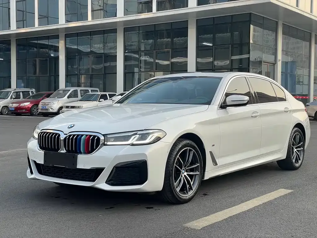 BMW 5 Series — фото 1