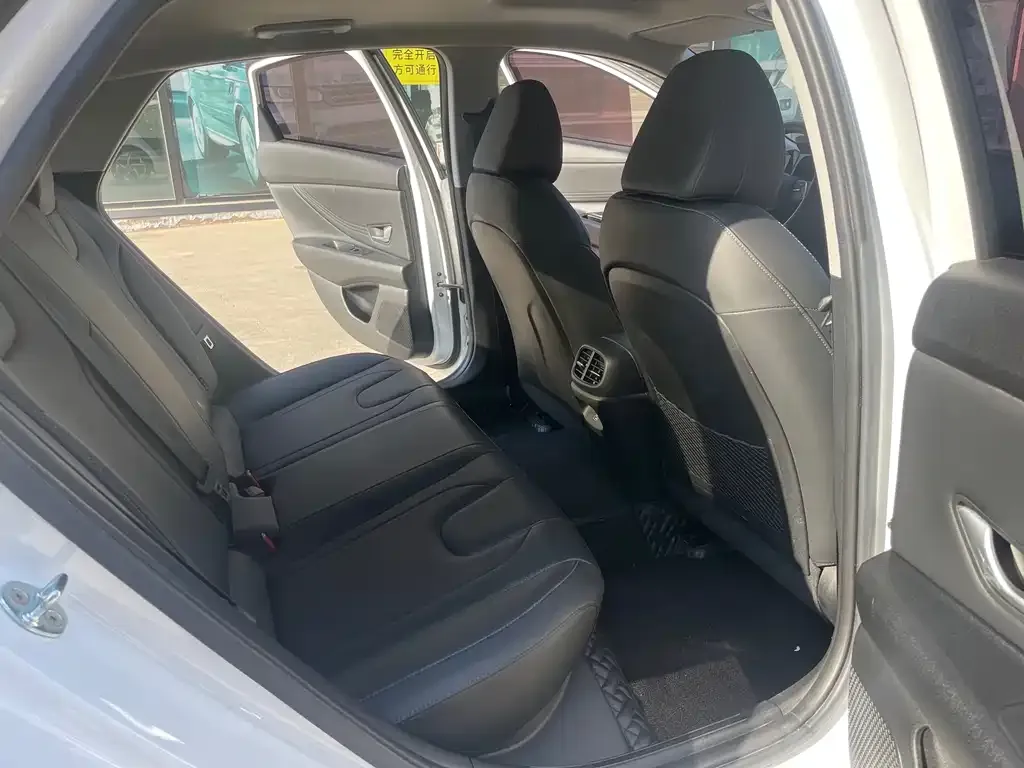 Hyundai Elantra 2022 из CN, фото 3