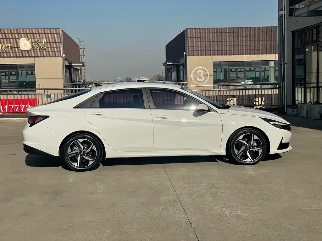 Hyundai Elantra 2022 из CN, фото 10