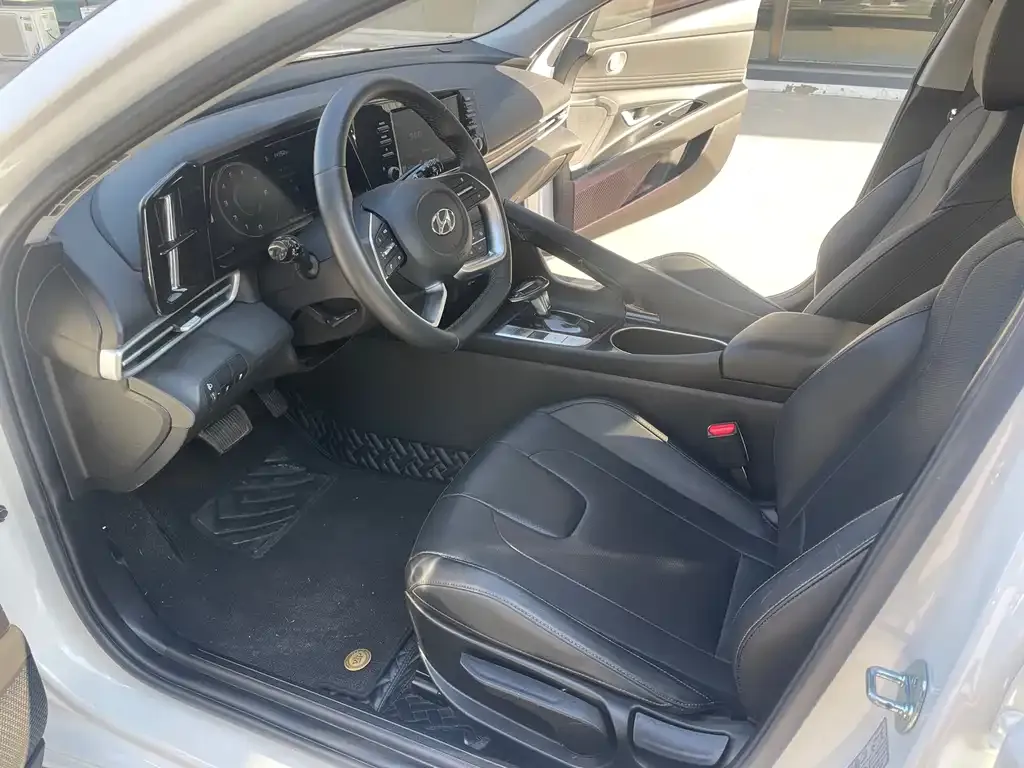 Hyundai Elantra 2022 из CN, фото 5