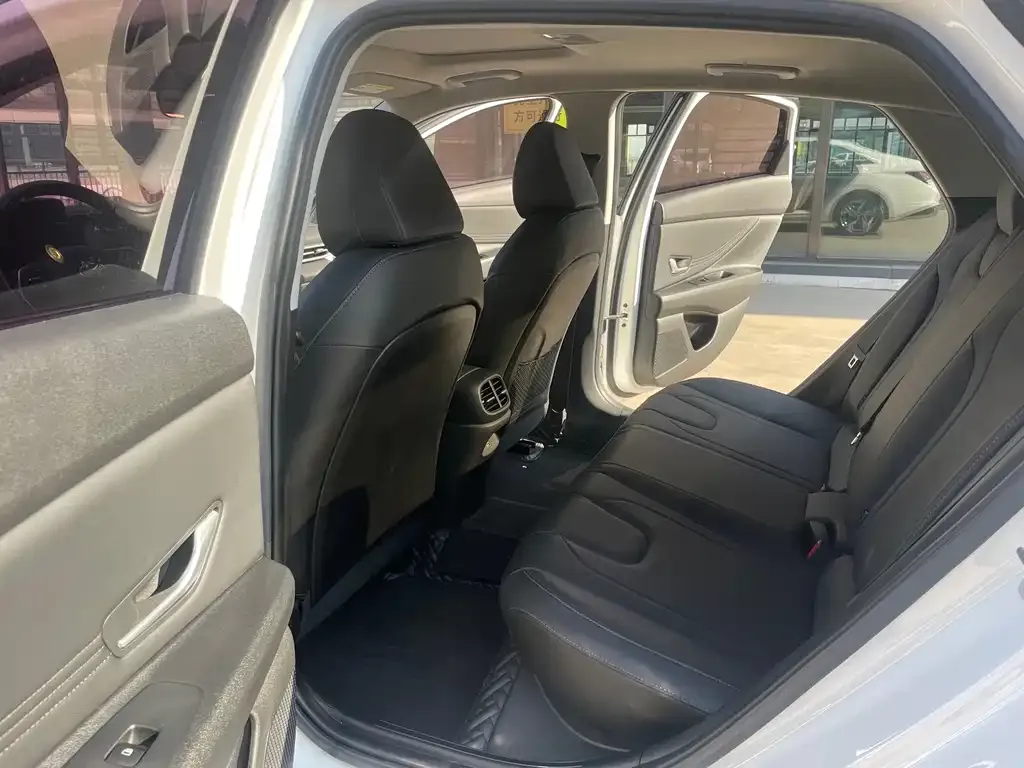 Hyundai Elantra 2022 из CN, фото 2