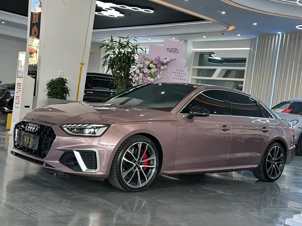 Audi A4L 2023 из CN, фото 1