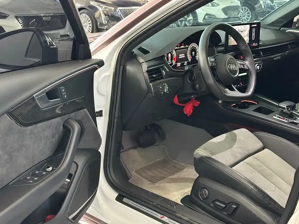 Audi A4L 2023 из CN, фото 2