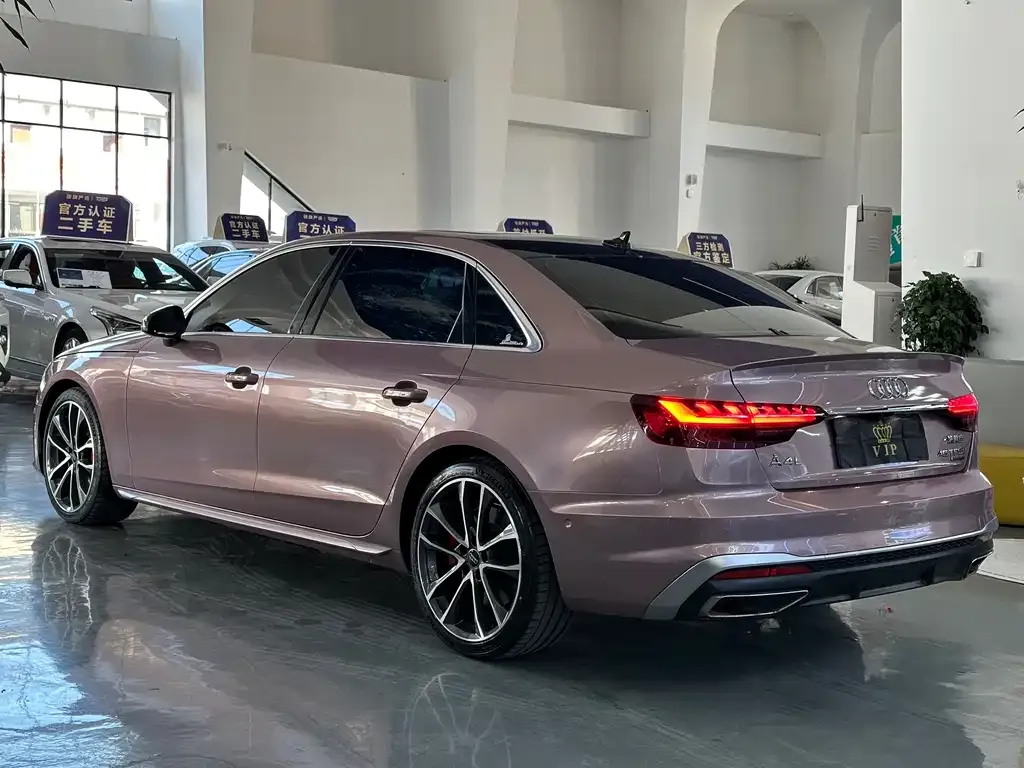 Audi A4L 2023 из CN, фото 9