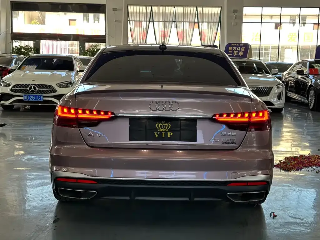 Audi A4L 2023 из CN, фото 4