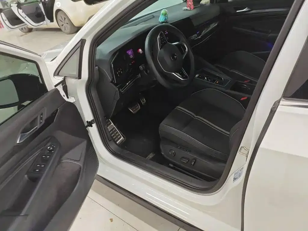 Volkswagen Golf 2023 из CN, фото 3