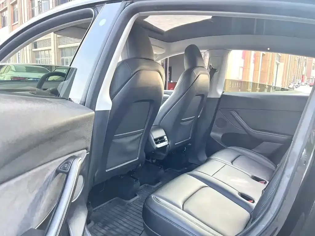 Tesla Model Y 2023 из CN, фото 4
