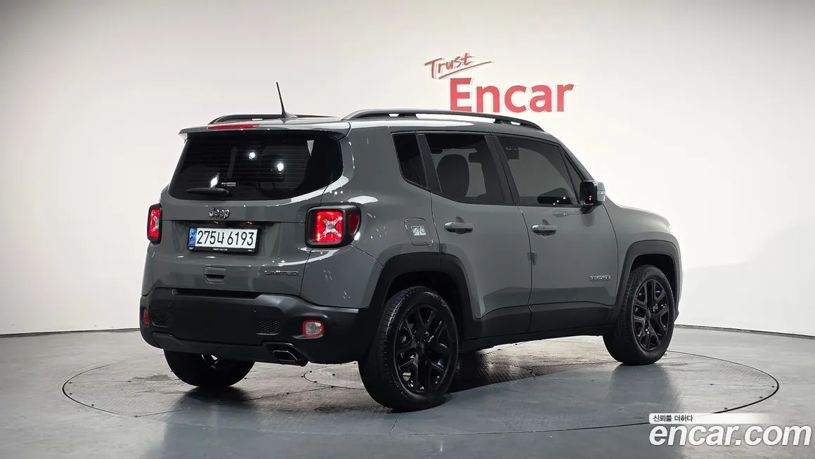 Jeep Renegade — фото 5