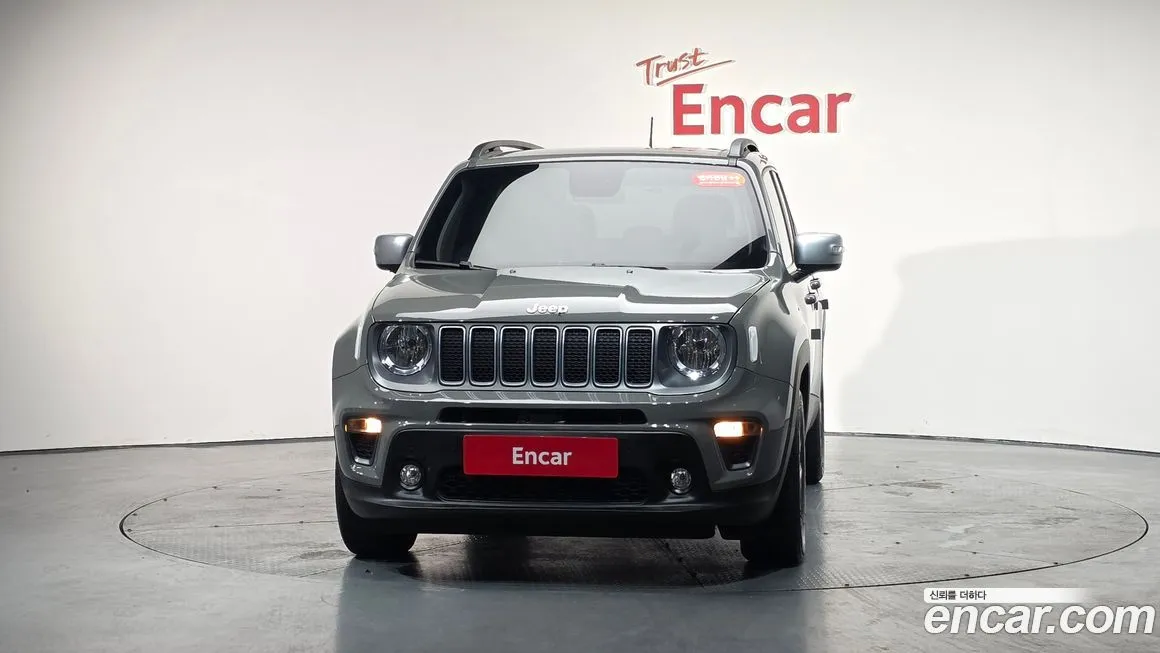 Jeep Renegade — фото 3