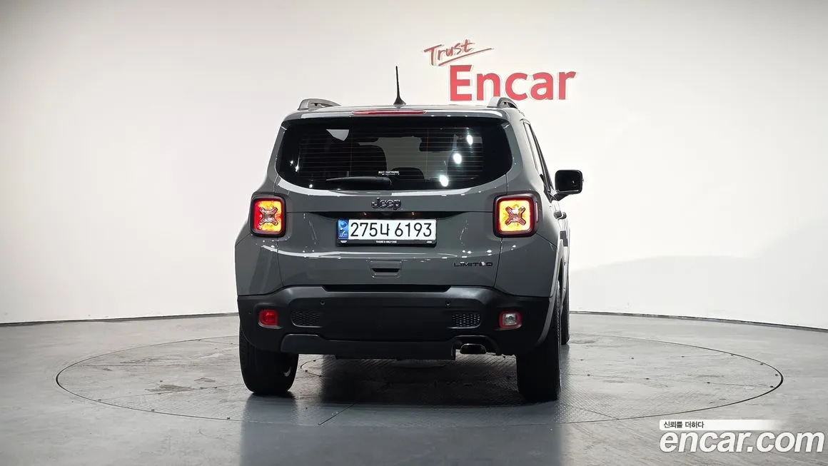 Jeep Renegade — фото 2