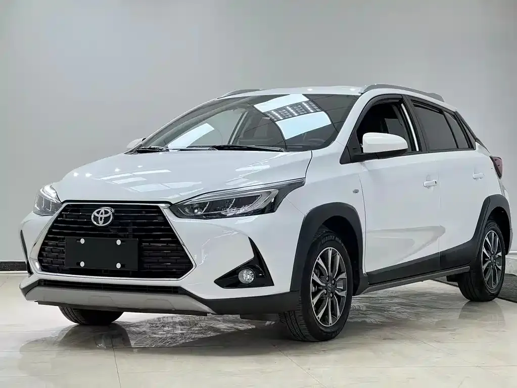 Toyota Yaris L — фото 1