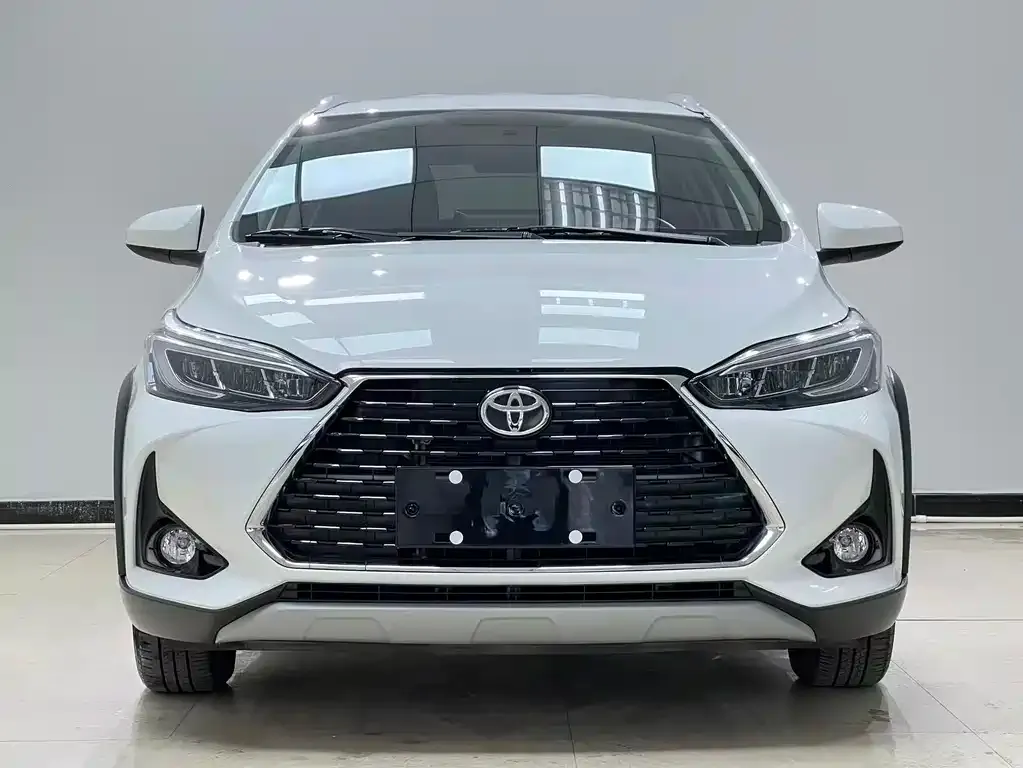 Toyota Yaris L — фото 9