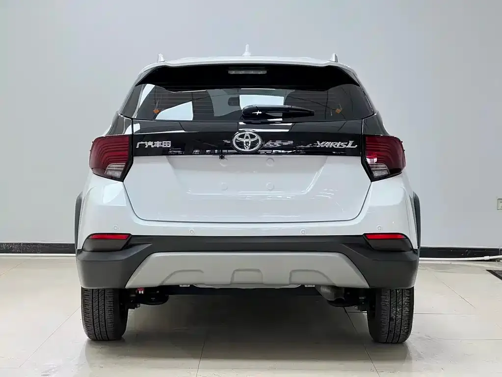 Toyota Yaris L — фото 8