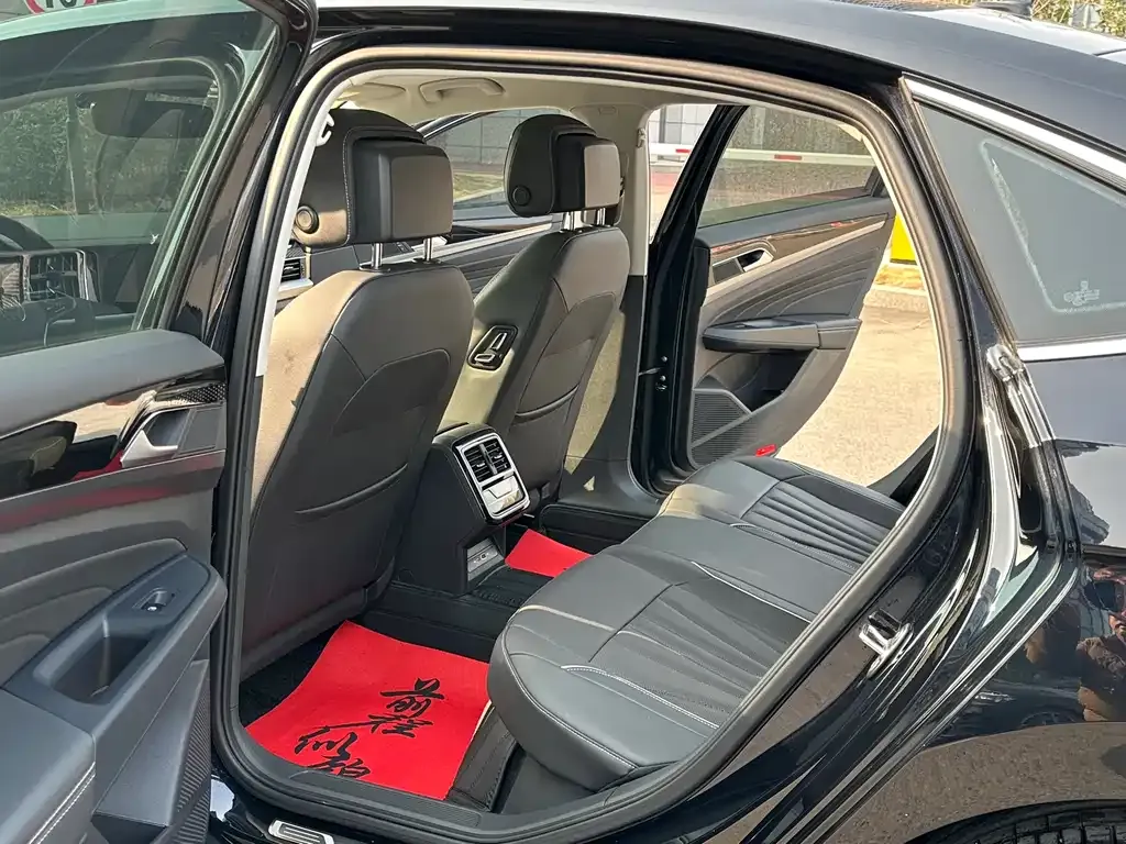 Volkswagen Passat 2024 из CN, фото 7