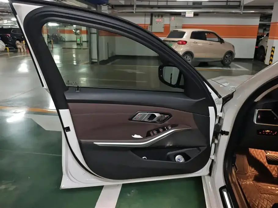 BMW 3 Series 2021 из CN, фото 7