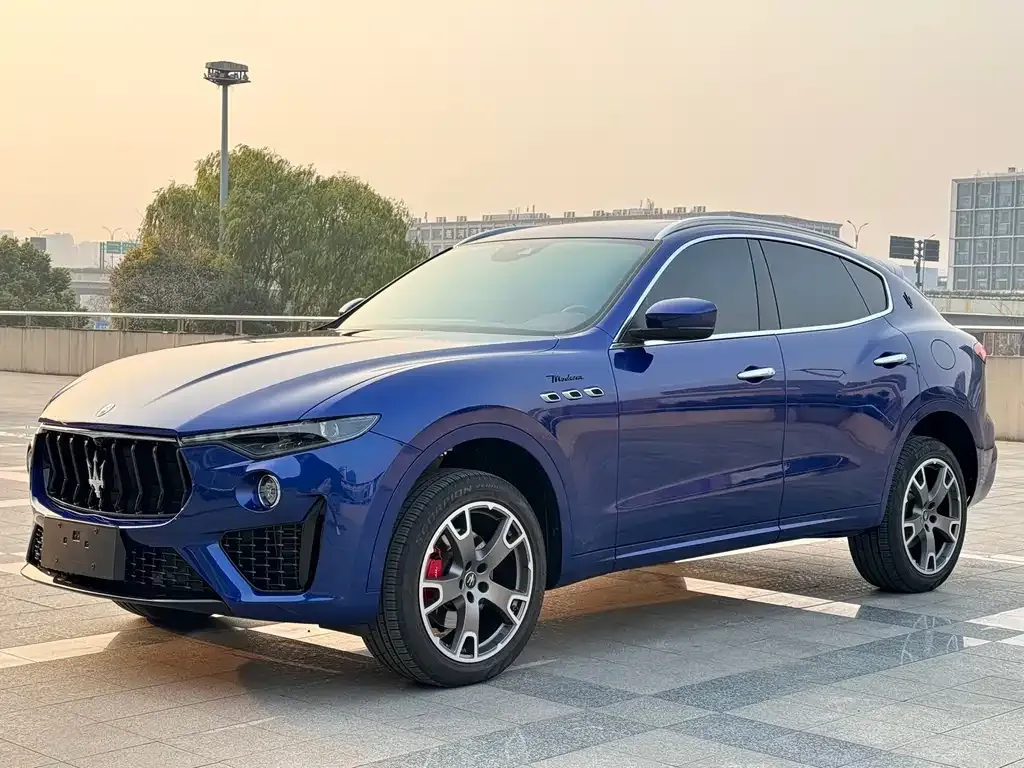 Maserati Levante — фото 1