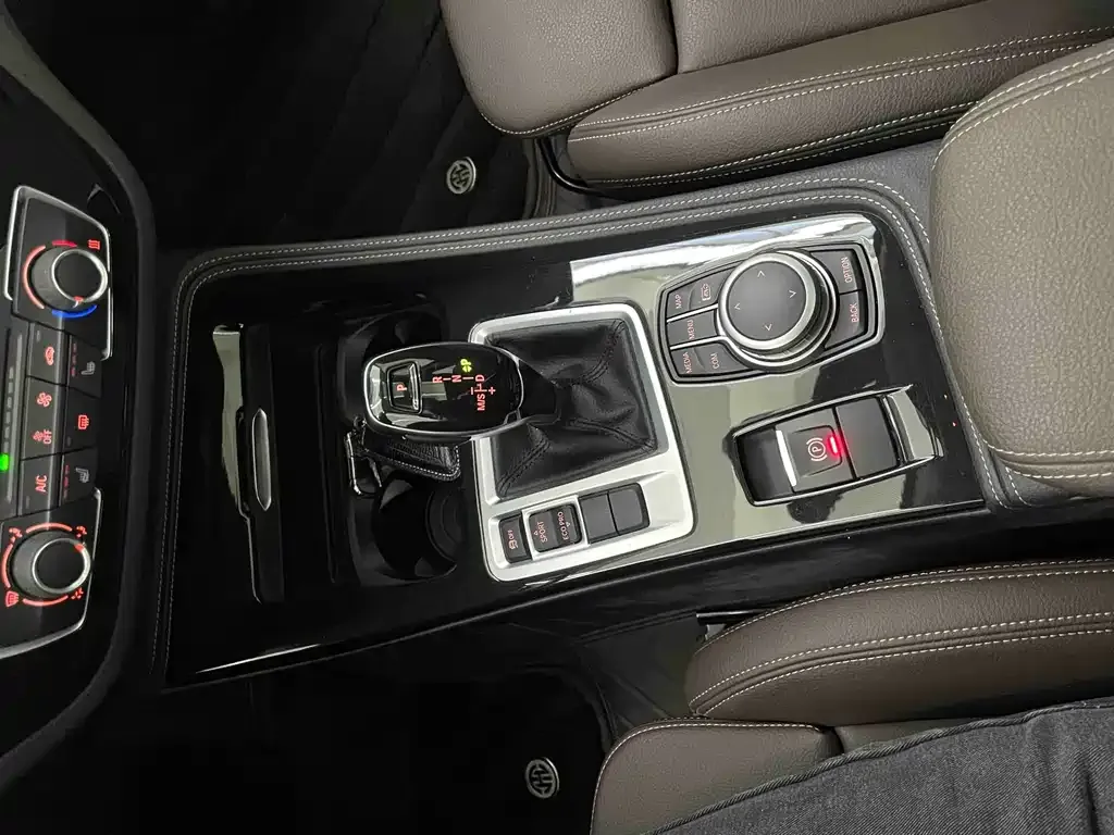 BMW 1 Series 2023 из CN, фото 2