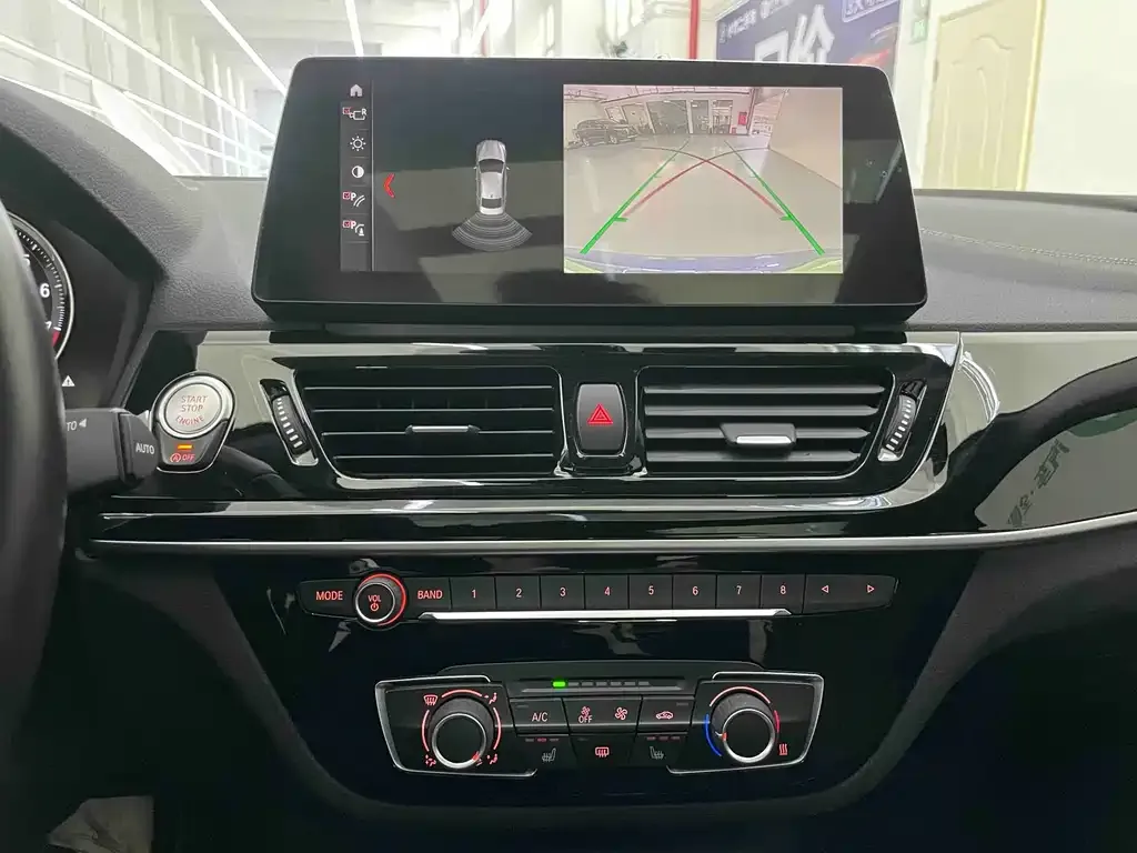 BMW 1 Series 2023 из CN, фото 10