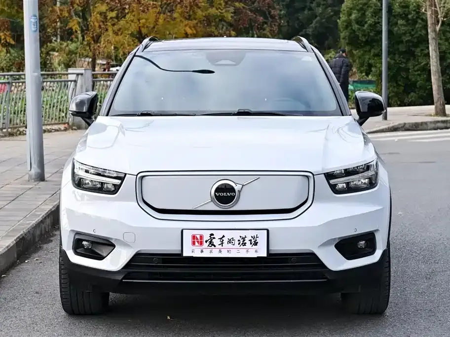 Volvo XC40 — фото 2