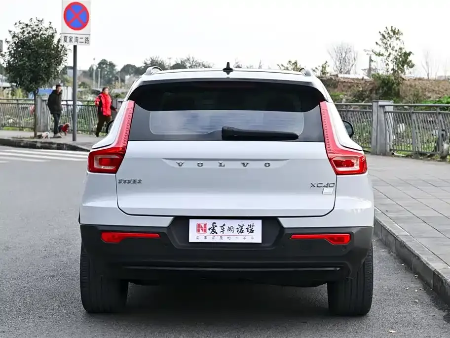 Volvo XC40 — фото 4