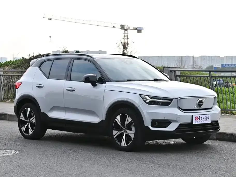 Volvo XC40 — фото 7