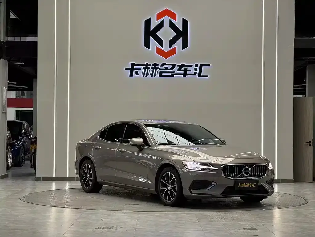 Volvo S60 2022 из CN, фото 3