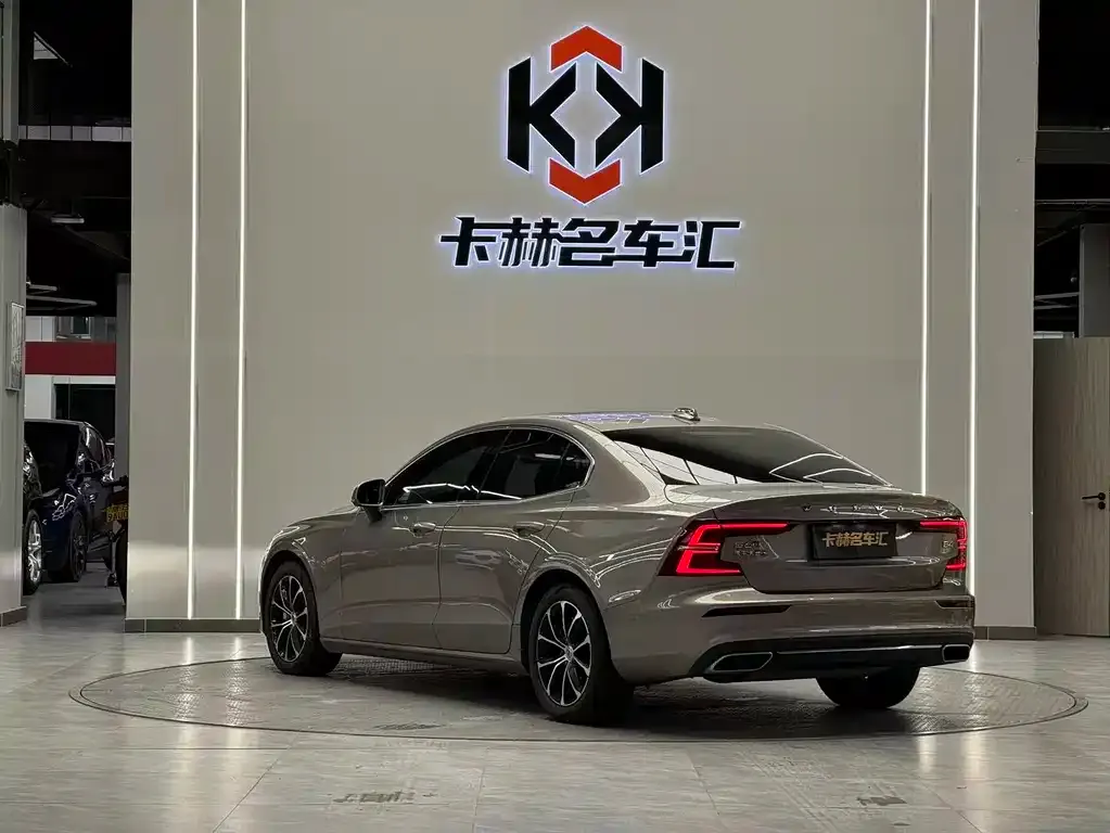 Volvo S60 2022 из CN, фото 4