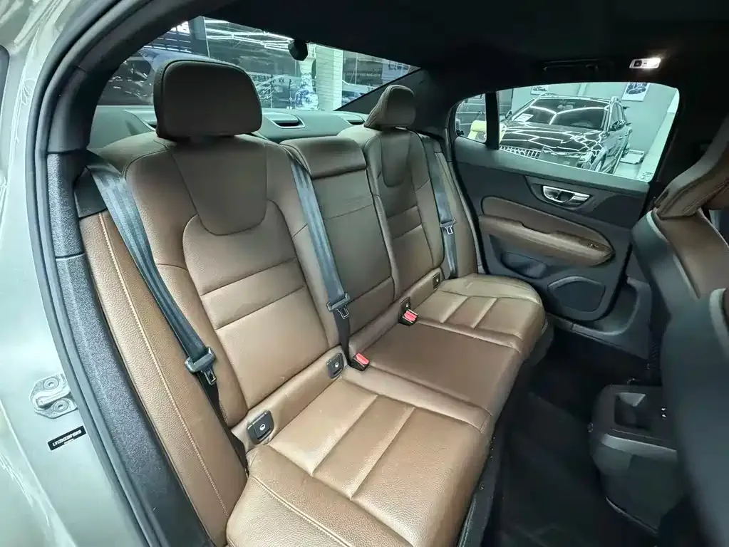 Volvo S60 2022 из CN, фото 9