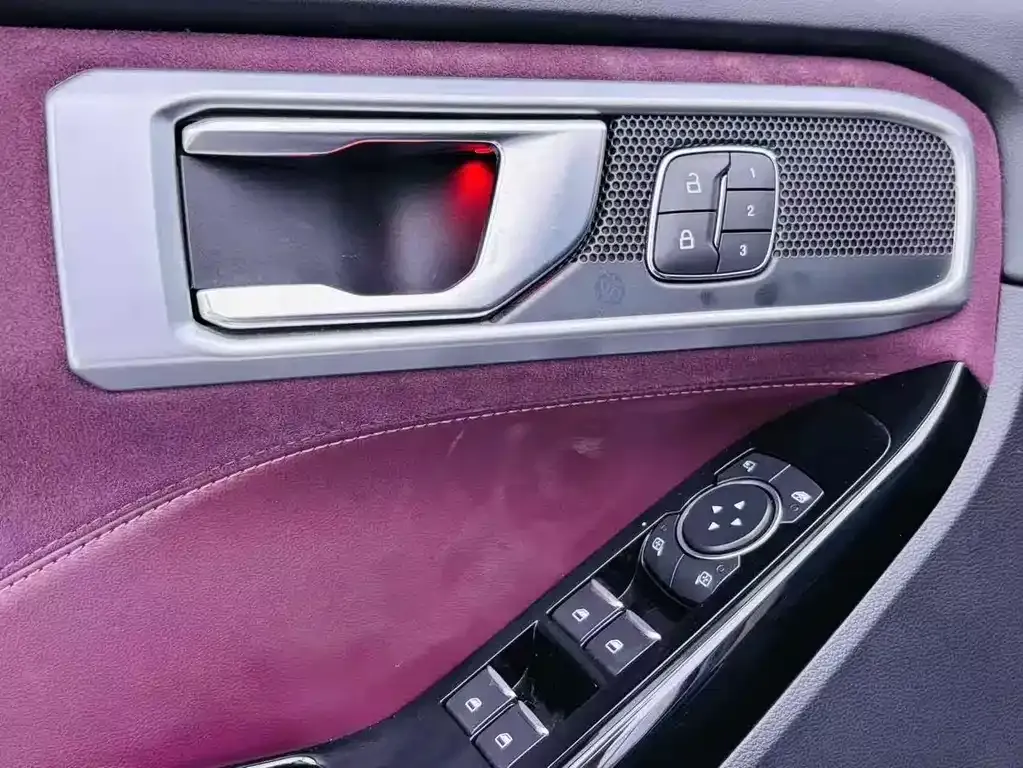 Ford Explorer 2023 из CN, фото 8