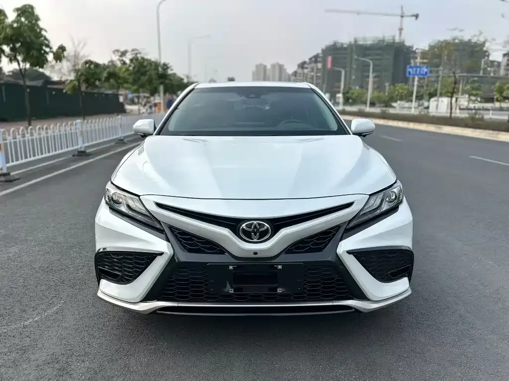 Toyota Camry 2022 из CN, фото 2