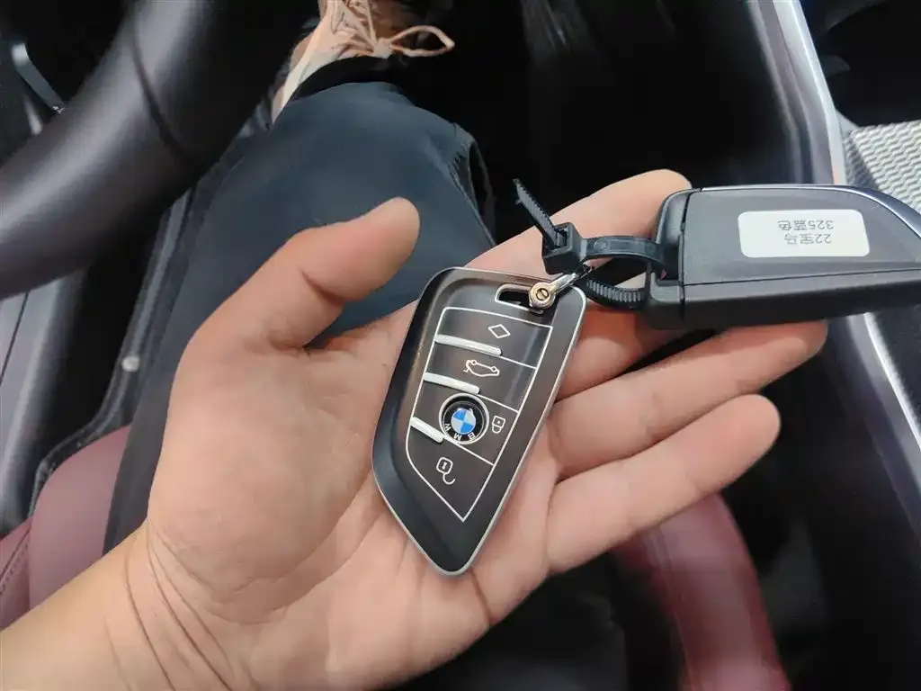 BMW 3 Series 2022 из CN, фото 2