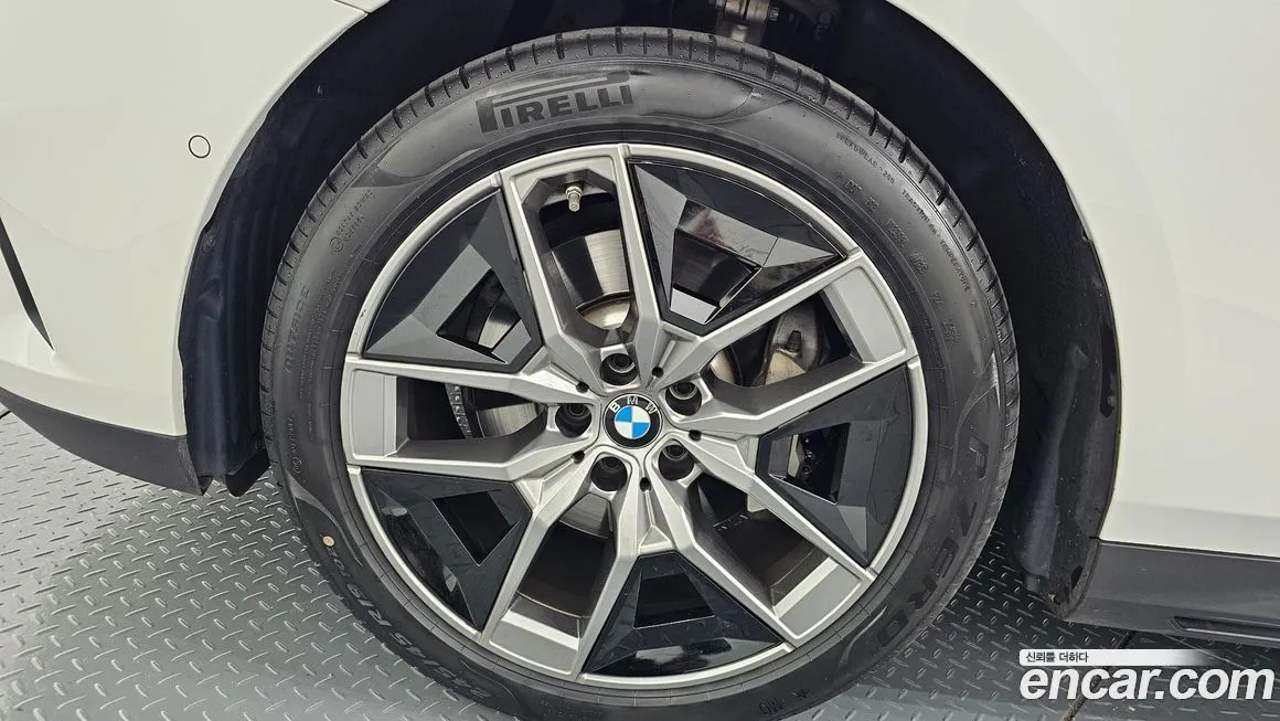 BMW 5-Series 2024 из KR, фото 5