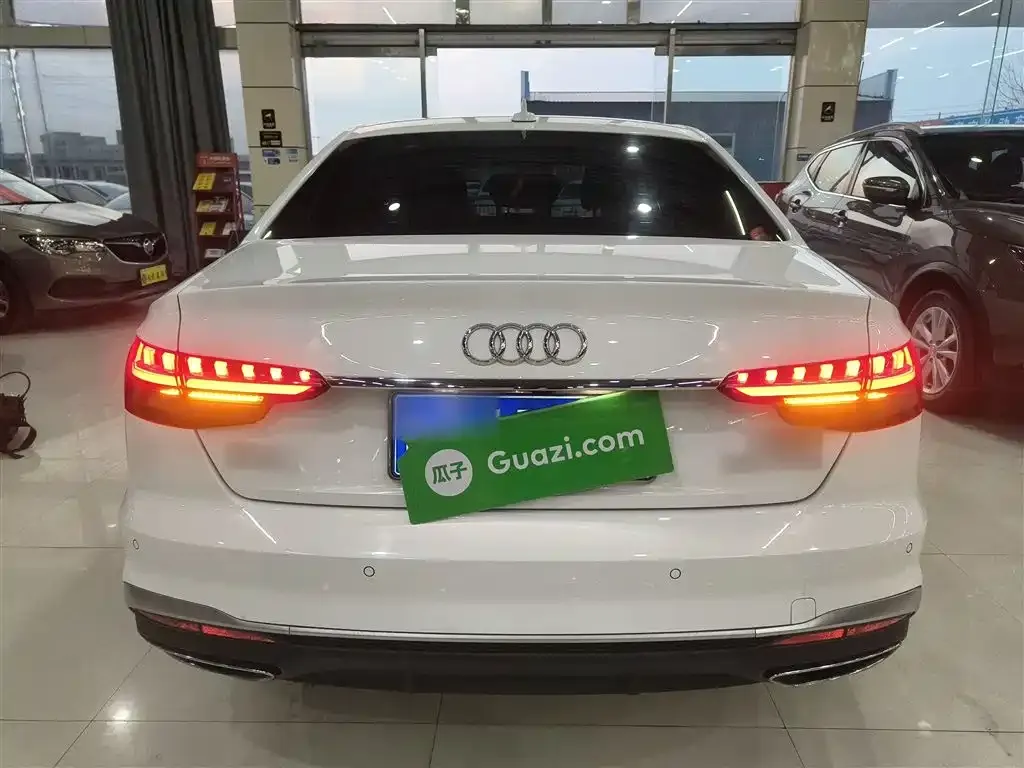 Audi A4L 2022 из CN, фото 10