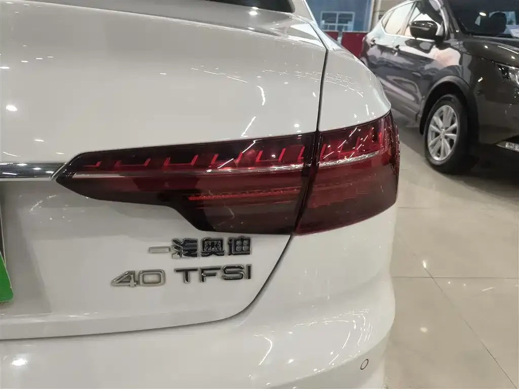 Audi A4L 2022 из CN, фото 3
